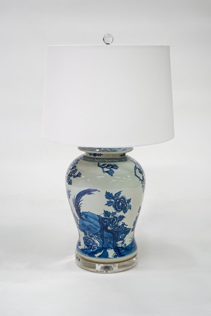 blue-and-white-porcelain-lamp