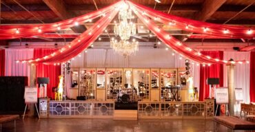 El Dorado Backline | Perch Event Decor | Luxury Furniture Rentals in Dallas Texas | Gold and Mirrored Stage Backdrop and Modern Elegant Walls