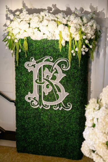 Boxwood Wall at River Crest Country Club Wedding with Branching Out Events