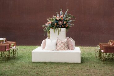 Tayler Tete a tete with Blush Dakota Chairs, Pair of Gwyn Accent Tables, and Perch Pillows at a Nasher Sculpture Center wedding