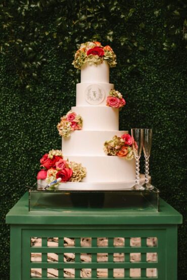 Lattice Cake Table at Dallas Country Club | Caroline Jurgenson Photography | Garden Gate Floral