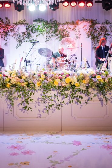 Palmetto Stage Facade at Dallas Country Club | Weddings a la Carte | Garden Gate Floral