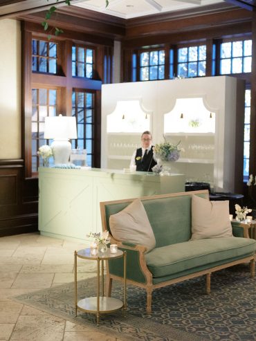 Green Louis Sofa with Marble Accent Table at Dallas Country Club | Weddings a la Carte | The Garden Gate